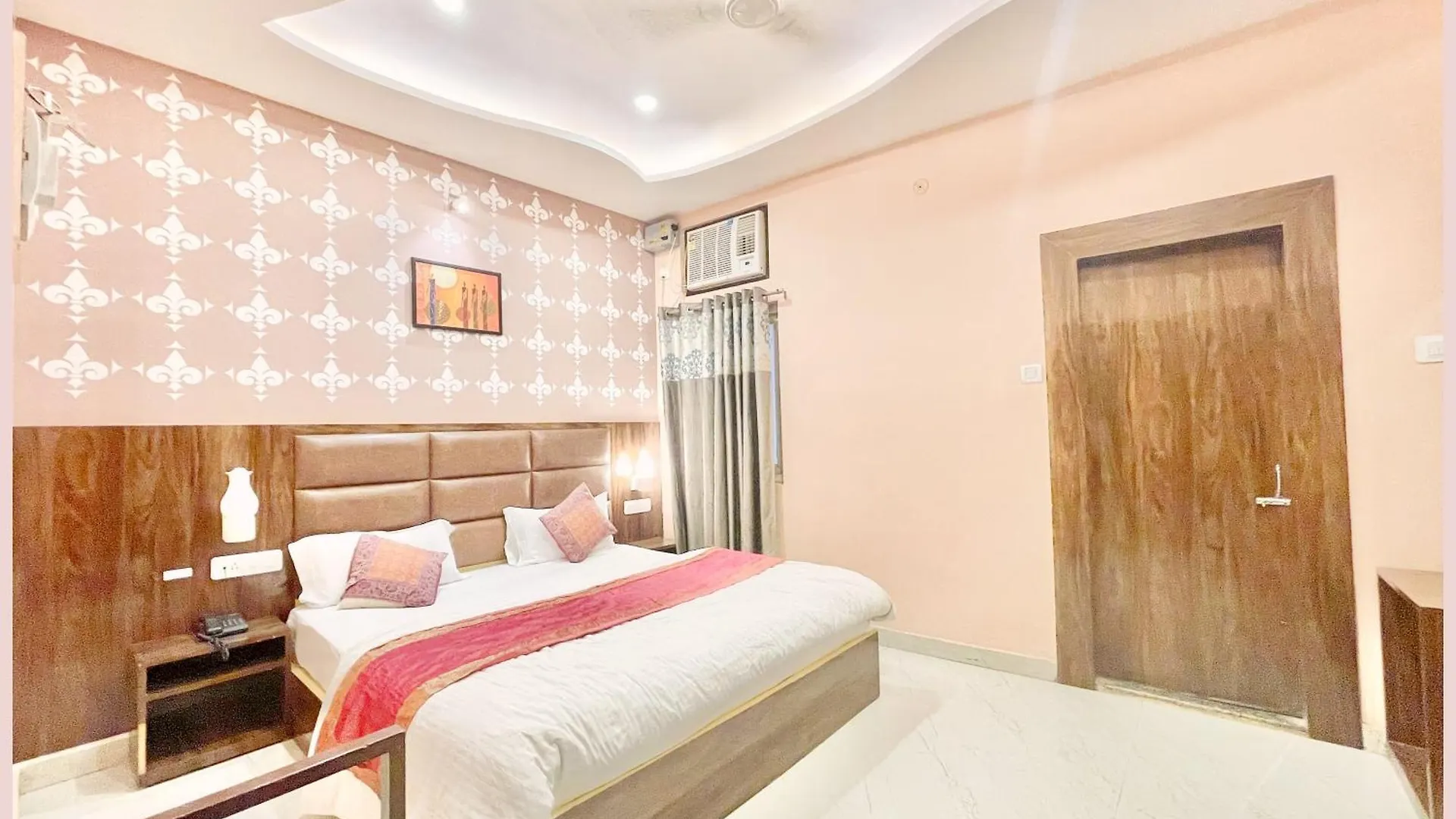 Hotel Nil Gagan Near Shree Vishwanath Temple - Fully Air Conditioned Room-Hygiene And Spacious Room - Free Wi-Fi - A Top Rated Hotel Varanasi