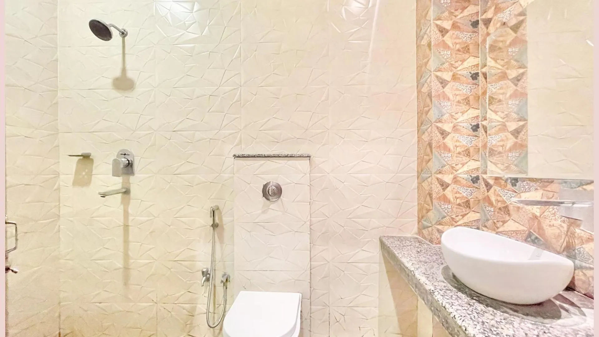 Hotel Nil Gagan Near Shree Vishwanath Temple - Fully Air Conditioned Room-Hygiene And Spacious Room - Free Wi-Fi - A Top Rated Hotel Varanasi India