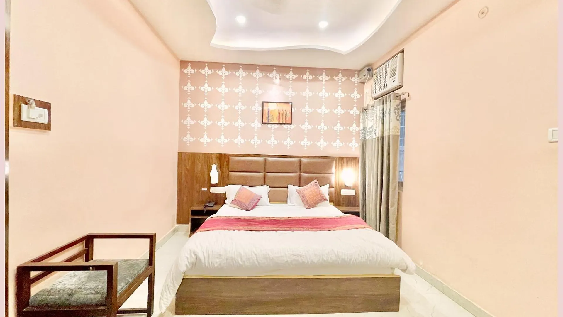 Hotel Nil Gagan Near Shree Vishwanath Temple - Fully Air Conditioned Room-Hygiene And Spacious Room - Free Wi-Fi - A Top Rated Hotel Varanasi