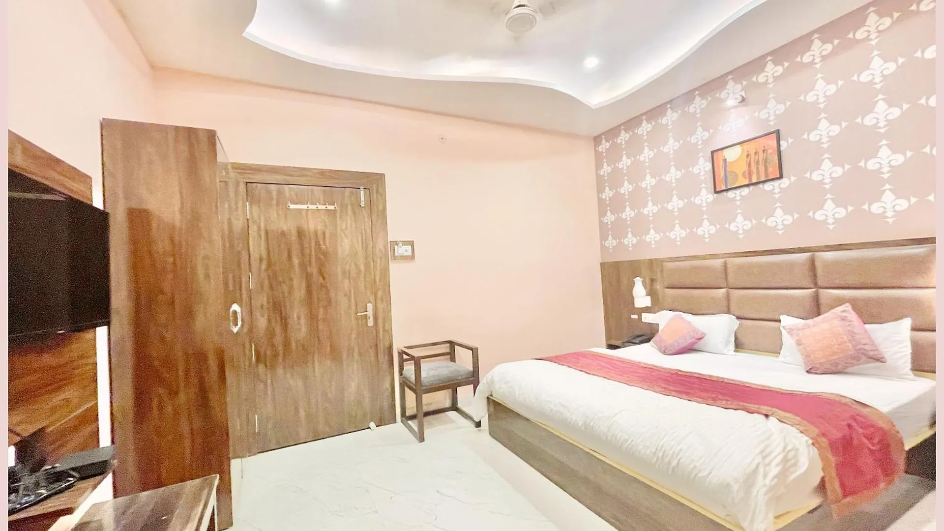 Hotel Nil Gagan Near Shree Vishwanath Temple - Fully Air Conditioned Room-Hygiene And Spacious Room - Free Wi-Fi - A Top Rated Hotel Varanasi