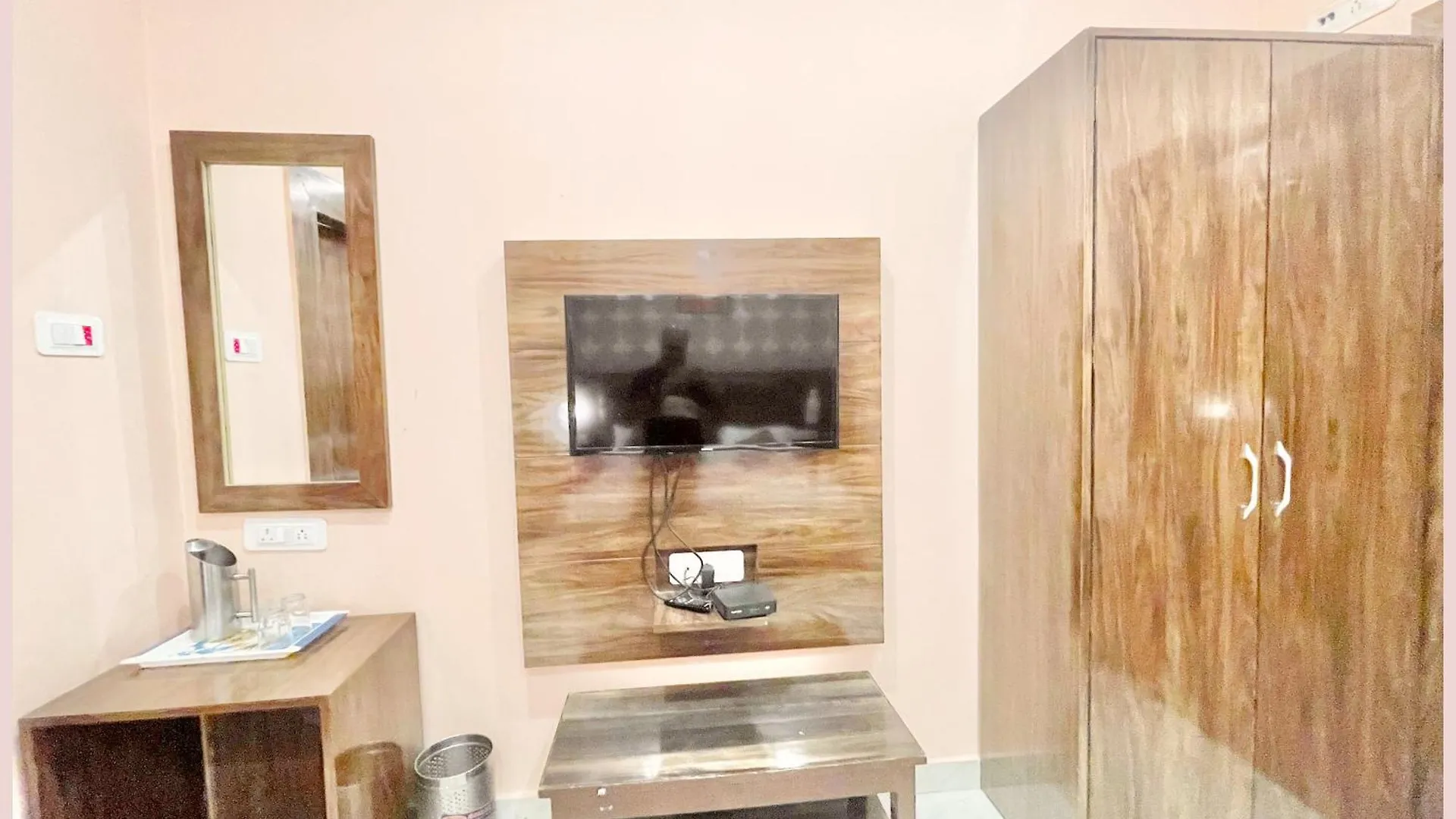 Hotel Nil Gagan Near Shree Vishwanath Temple - Fully Air Conditioned Room-Hygiene And Spacious Room - Free Wi-Fi - A Top Rated Hotel Varanasi Índia
